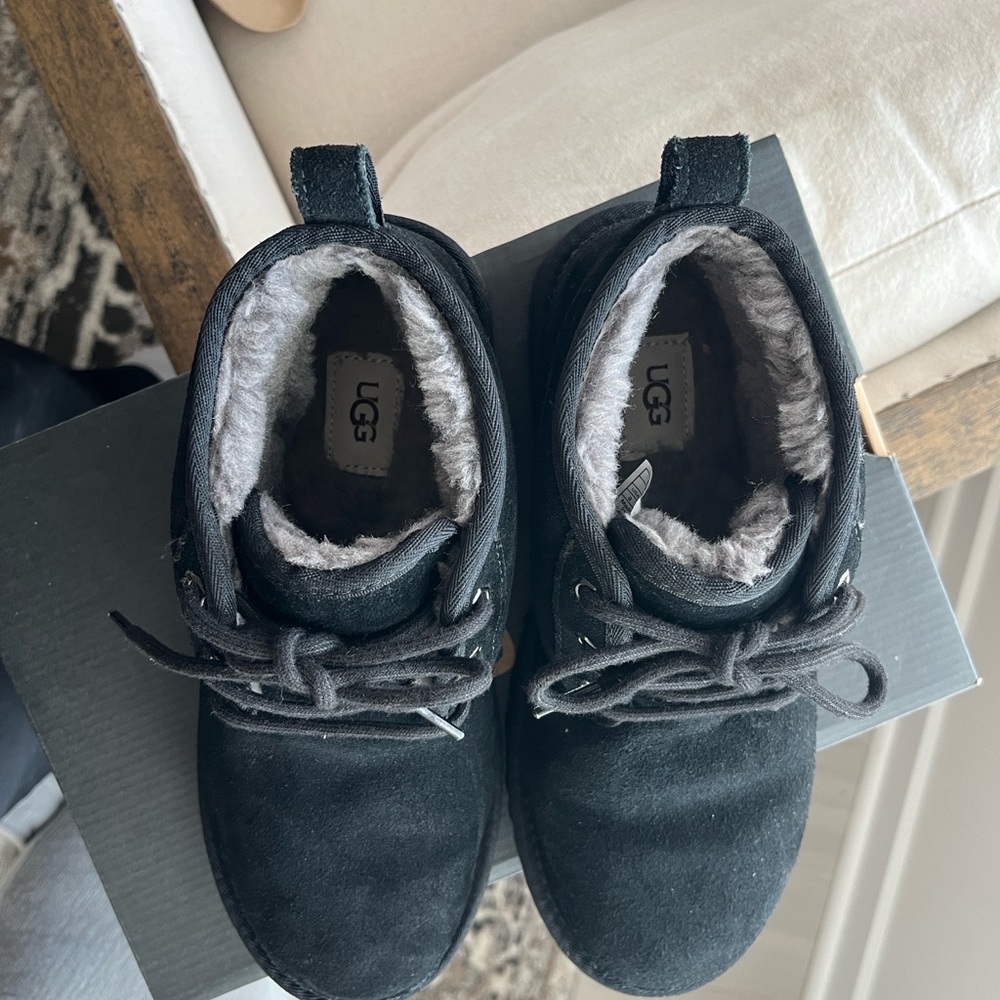 UGG Neumel Boots - Picture 4 of 9